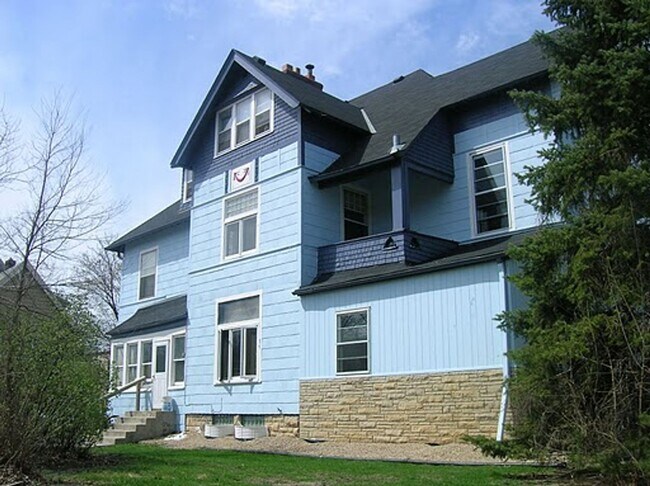 property at 628 4th St SE