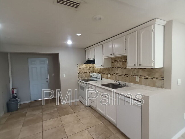 2406 S 69th St in Tampa, FL - Building Photo - Building Photo