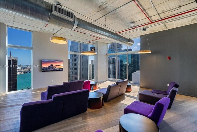 151 SE 1st St, Unit 402 in Miami, FL - Foto de edificio - Building Photo