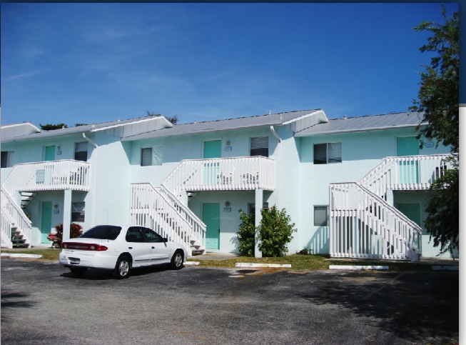 Beach Villa in Fort Pierce, FL - Building Photo