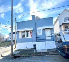 501 3rd St in Donora, PA - Building Photo