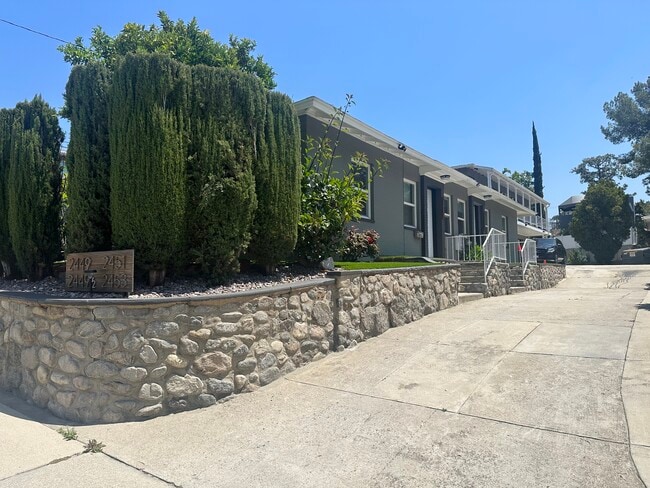 2449 Florencita Dr W, Unit 2449 in Montrose, CA - Building Photo - Building Photo