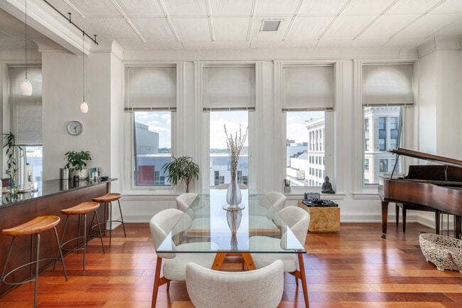 Deys Plaza Apartments in Syracuse, NY - Foto de edificio - Interior Photo