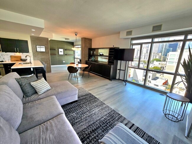 800 The Mark Ln in San Diego, CA - Foto de edificio - Building Photo