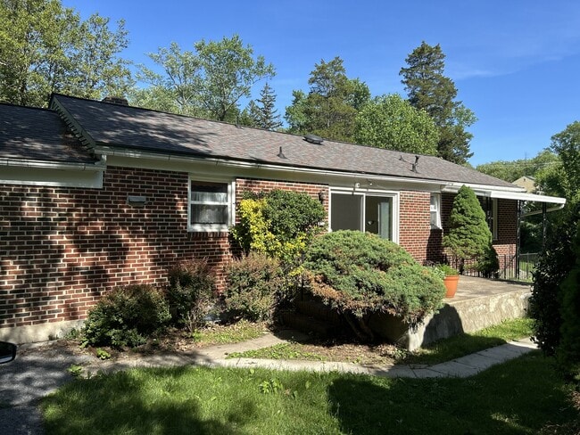 3992 College Ave in Ellicott City, MD - Foto de edificio - Building Photo