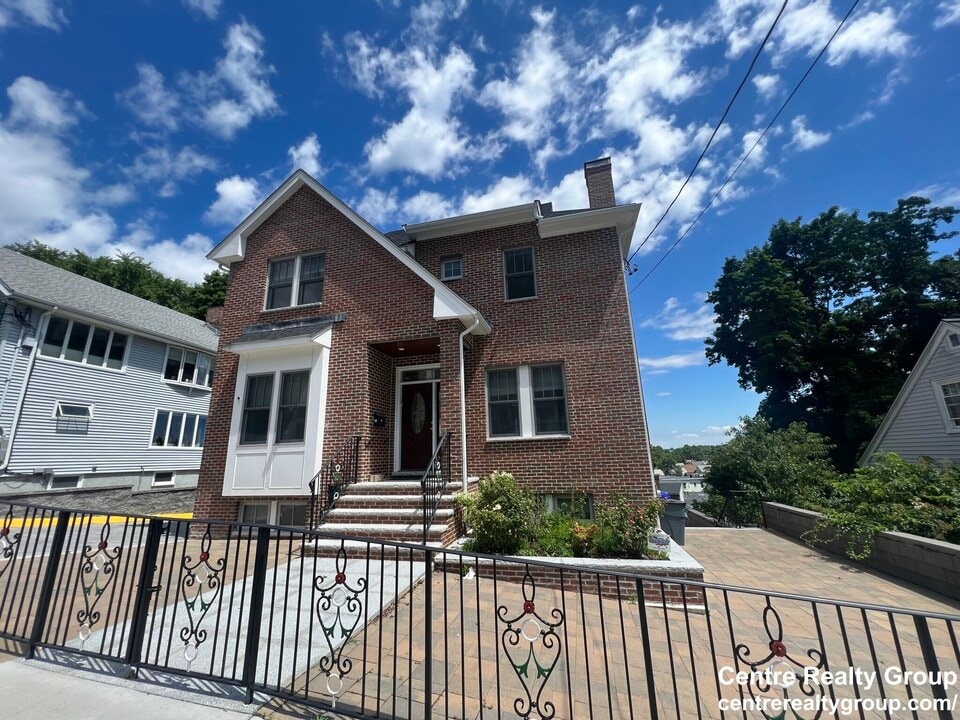 64 Langley Rd, Unit 64 in Boston, MA - Foto de edificio