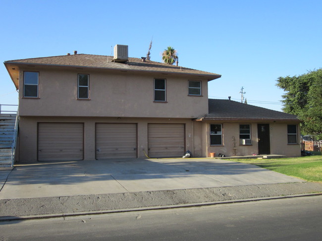 1011 Snyder Ln in Bakersfield, CA - Building Photo - Building Photo