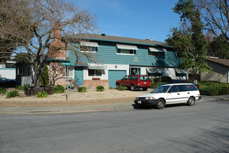 Summitt Court Apartments in Sunnyvale, CA - Building Photo - Building Photo