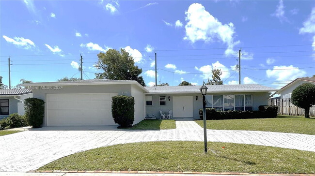 5118 Adams St in Hollywood, FL - Foto de edificio - Building Photo