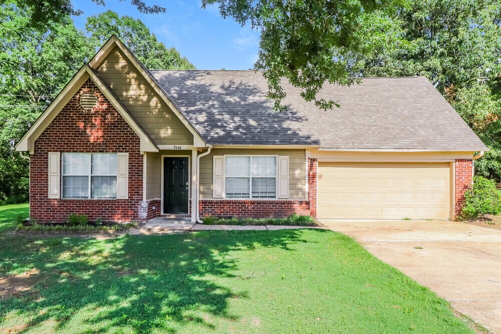 7444 Holly Grove Dr in Olive Branch, MS - Building Photo
