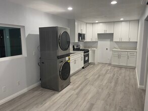1363 Hudspeth St, Unit #2 in Simi Valley, CA - Building Photo - Building Photo