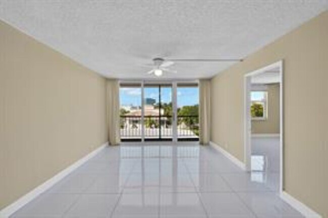4501 NE 21st Ave, Unit 412 in Fort Lauderdale, FL - Foto de edificio - Building Photo