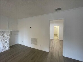 1923 NW 1st Terrace in Miami, FL - Building Photo - Building Photo