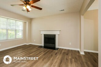 661 Woodcrest Manor Dr in Stone Mountain, GA - Foto de edificio - Building Photo