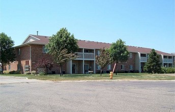 Regency Place Apartments in Sioux Falls, SD - Foto de edificio - Building Photo