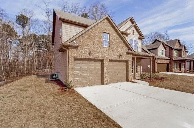 3894 Dunaire Dr in Stone Mountain, GA - Building Photo - Building Photo