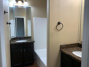7230 Manford Ln in Odessa, TX - Foto de edificio - Building Photo