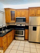 1301 N 12th Ct in Hollywood, FL - Building Photo