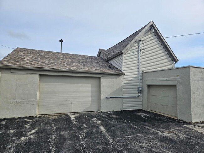 N91W16356-W16356 Pershing Ave in Menomonee Falls, WI - Building Photo - Building Photo