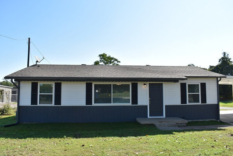 541 S Allen St in Boyd, TX - Building Photo
