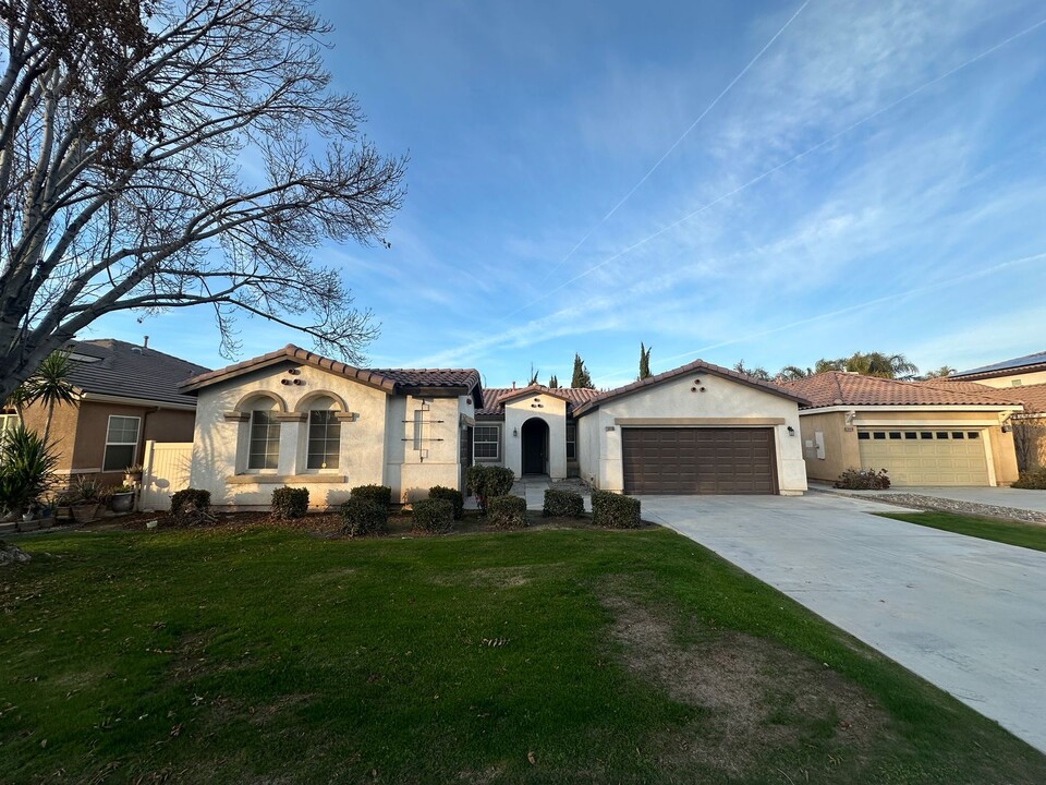 10008 Sterling Silver St in Bakersfield, CA - Building Photo