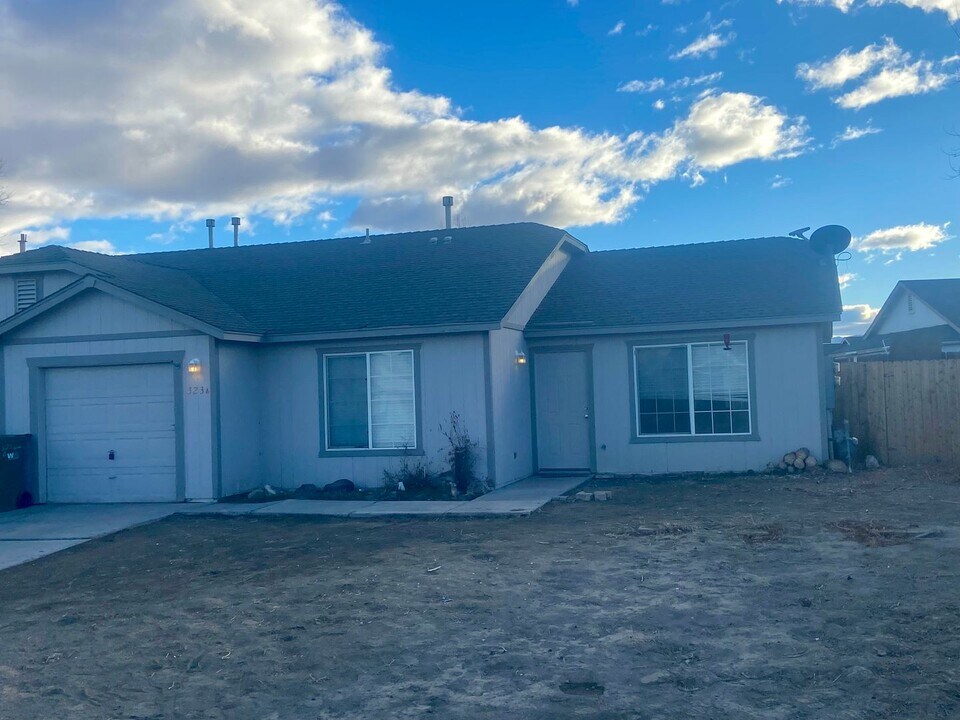 323 Soaring Way in Fernley, NV - Building Photo