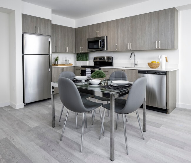 Brisas Del Este II in Miami, FL - Building Photo - Building Photo