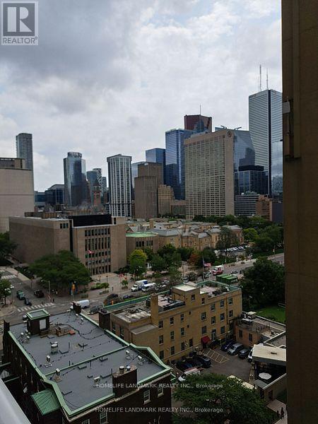 230 Simcoe St in Toronto, ON - Building Photo - Building Photo