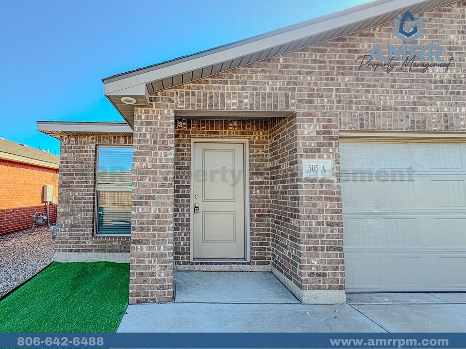 505 E 21st St in Wolfforth, TX - Building Photo