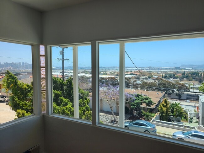 2186 W California St in San Diego, CA - Building Photo - Building Photo