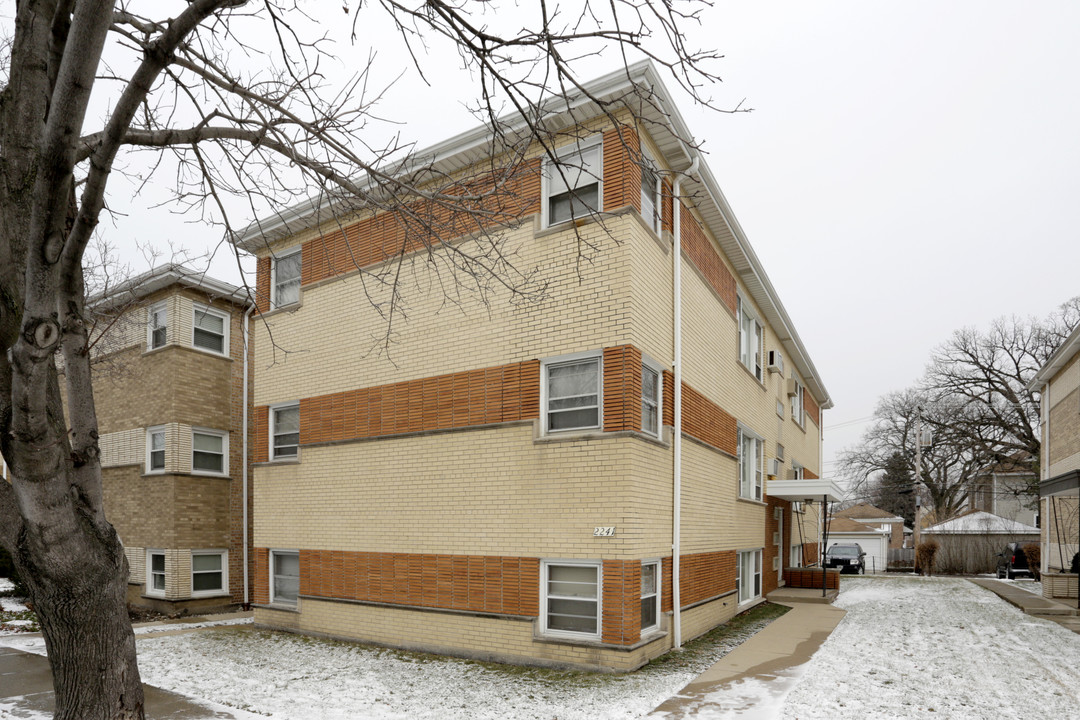 2241 Desplaines Ave in North Riverside, IL - Building Photo