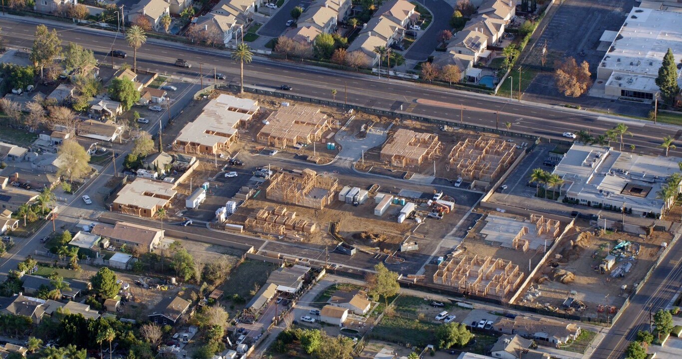 Vista De La Sierra in Riverside, CA - Building Photo