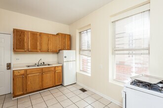 1310 N Artesian Ave, Unit 1R in Chicago, IL - Building Photo - Building Photo