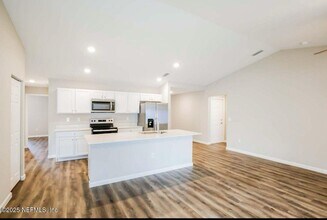 1702 SW Airoso Blvd in Port St. Lucie, FL - Building Photo - Building Photo