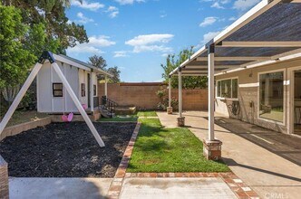 10122 Viking Ave in Los Angeles, CA - Building Photo - Building Photo