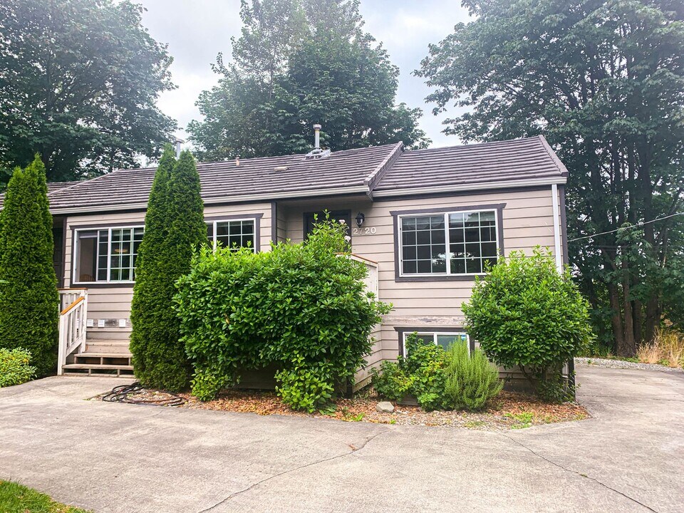 2718 E Olive St in Seattle, WA - Building Photo