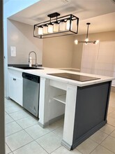 2121 Fountain View Dr in Houston, TX - Building Photo - Building Photo