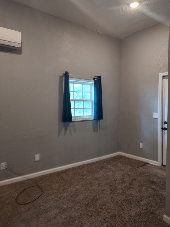 323 N Ash St in Nevada, MO - Building Photo - Building Photo