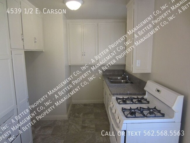 4539 1/2 E Carson St in Long Beach, CA - Building Photo - Building Photo