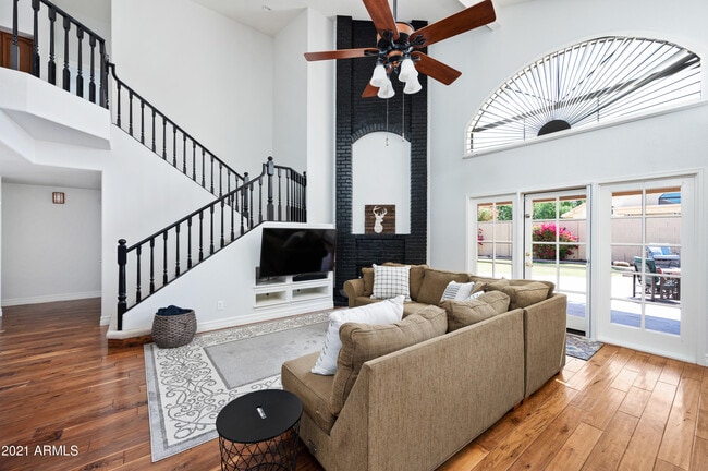 property at 1660 W Honeysuckle Ln