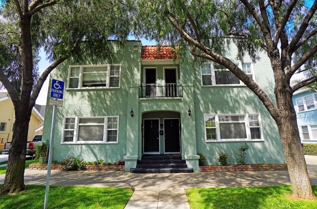 411-417 Walnut Ave. in Long Beach, CA - Foto de edificio - Building Photo