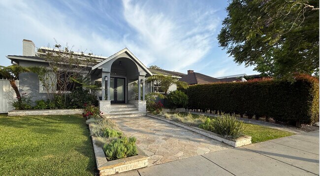 property at 2514 Pearl St