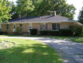 2863 Cedar Hill Rd, Unit 1 in Cuyahoga Falls, OH - Building Photo - Building Photo