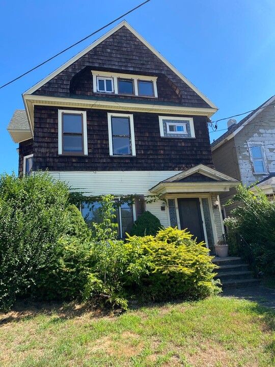 11 8th Ave in Carbondale, PA - Building Photo