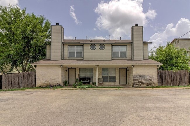 property at 2211 Creekside Ln