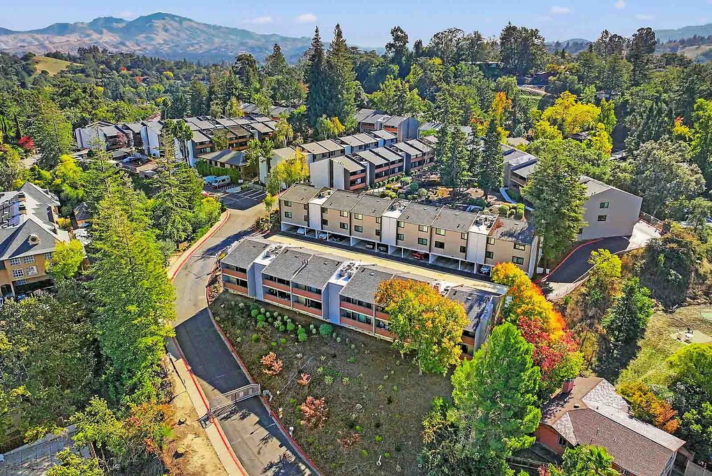 Lafayette Highlands in Lafayette, CA - Foto de edificio
