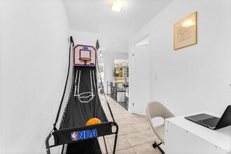 16 York St, Unit SI ID1313354P in Toronto, ON - Building Photo - Building Photo