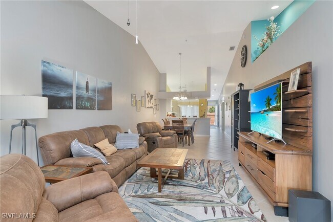 2365 Hidden Lake Ct in Naples, FL - Building Photo - Building Photo