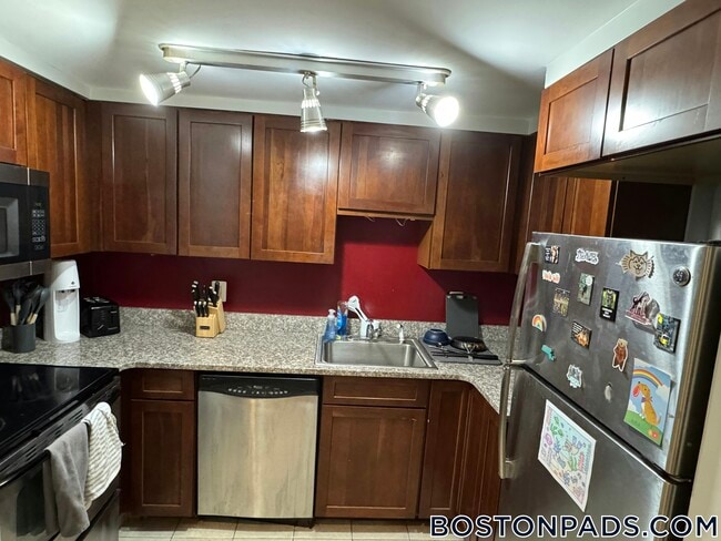 28 Symphony Rd in Boston, MA - Foto de edificio - Building Photo