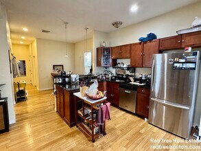 22 Elmore St in Boston, MA - Foto de edificio - Building Photo